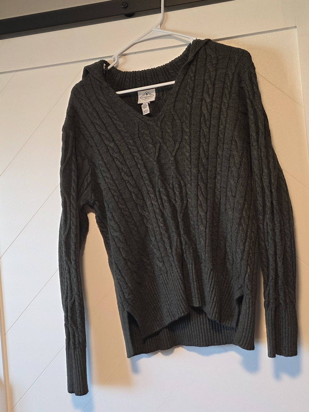 Cable Knit V-Neck Women’s Sweater in Dark Green